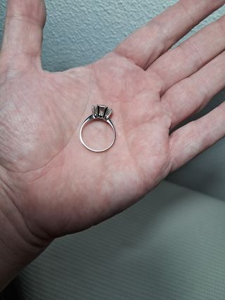 Anillo de plata con zirconio 