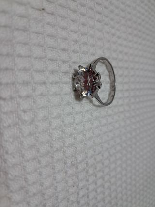 Anillo de plata con zirconio 