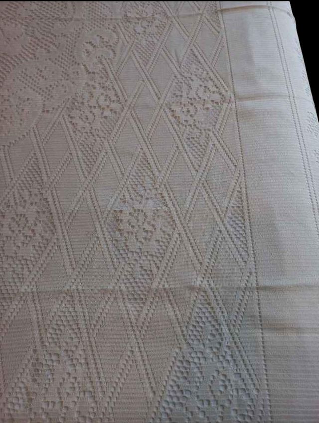 Copriletto Vintage ricamato intaglio