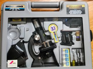 Nuovo set di microscopi