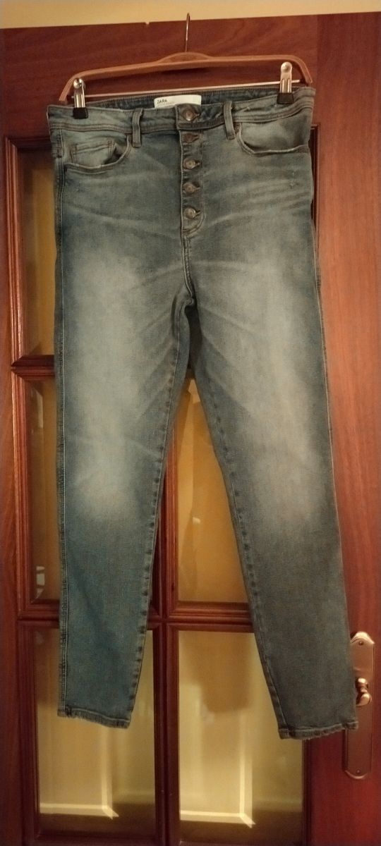 Zara Jeans 38, azúl con elastano.