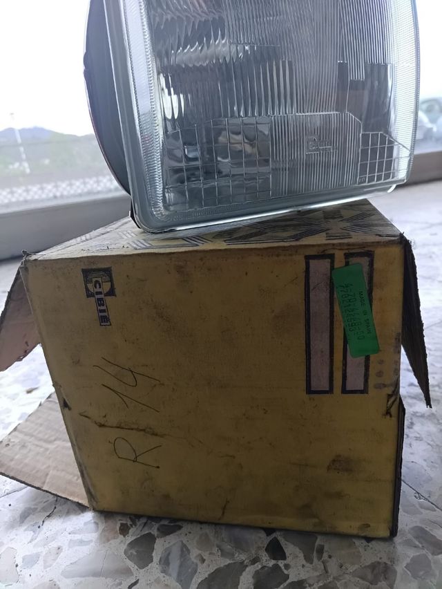 Faro de coche Renault 14