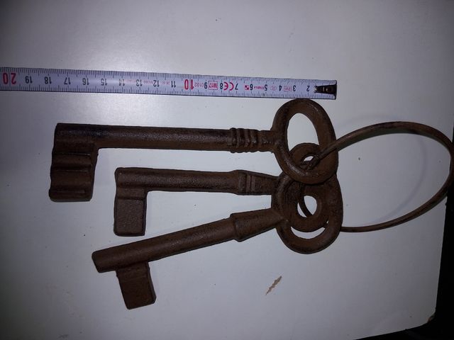 JUEGO DE 3 LLAVES ANTIGUAS