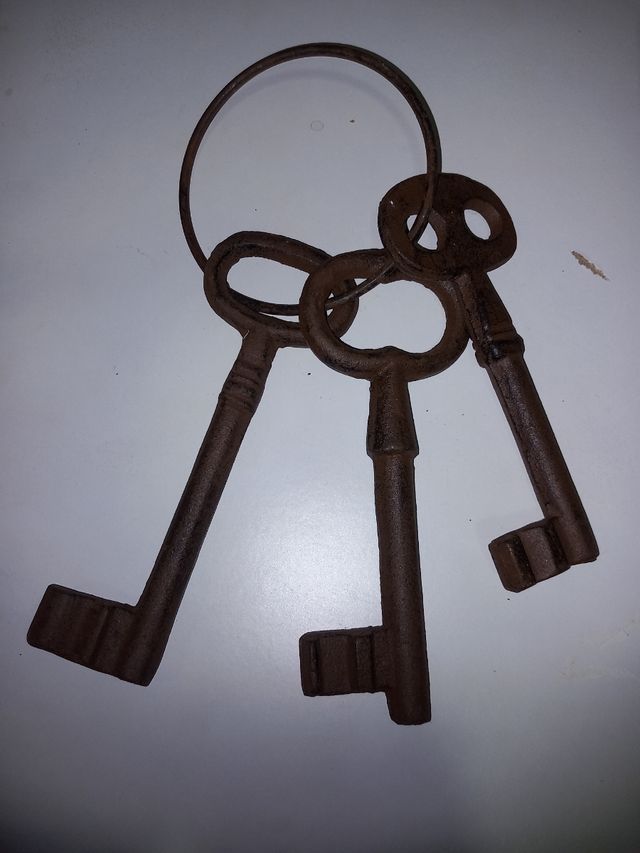 JUEGO DE 3 LLAVES ANTIGUAS