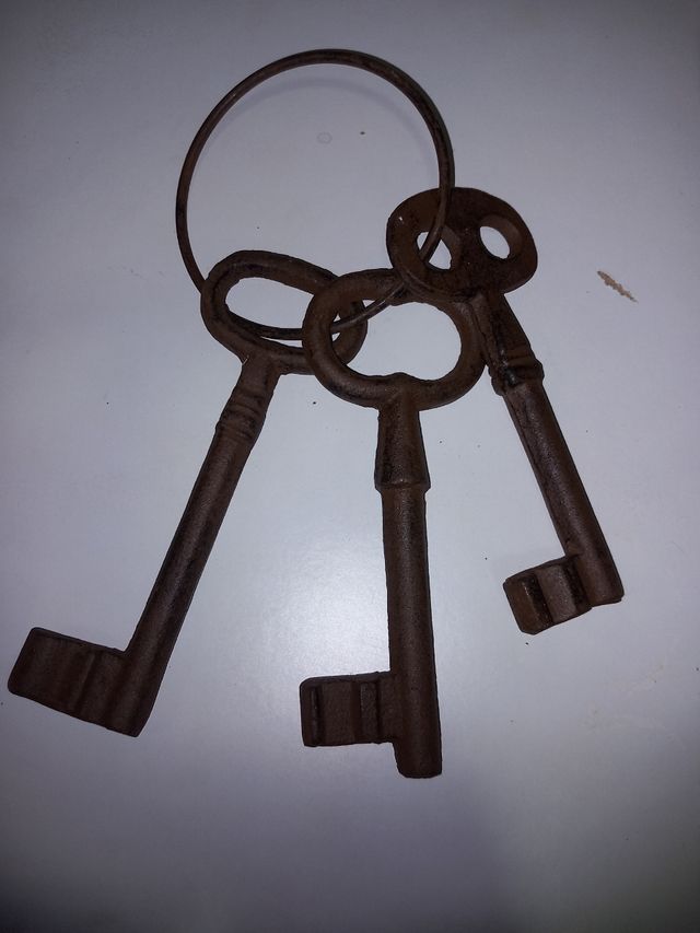 JUEGO DE 3 LLAVES ANTIGUAS