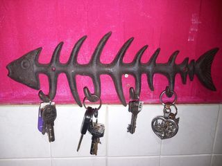 PERCHERO HIERRO ESQUELETO PEZ 4 COLGADOR