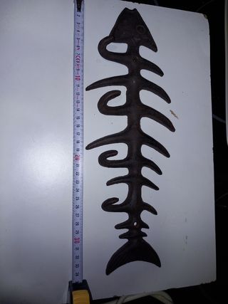 PERCHERO HIERRO ESQUELETO PEZ 4 COLGADOR