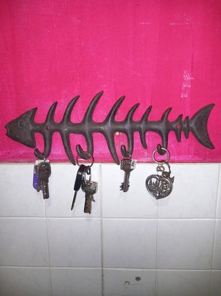 PERCHERO HIERRO ESQUELETO PEZ 4 COLGADOR