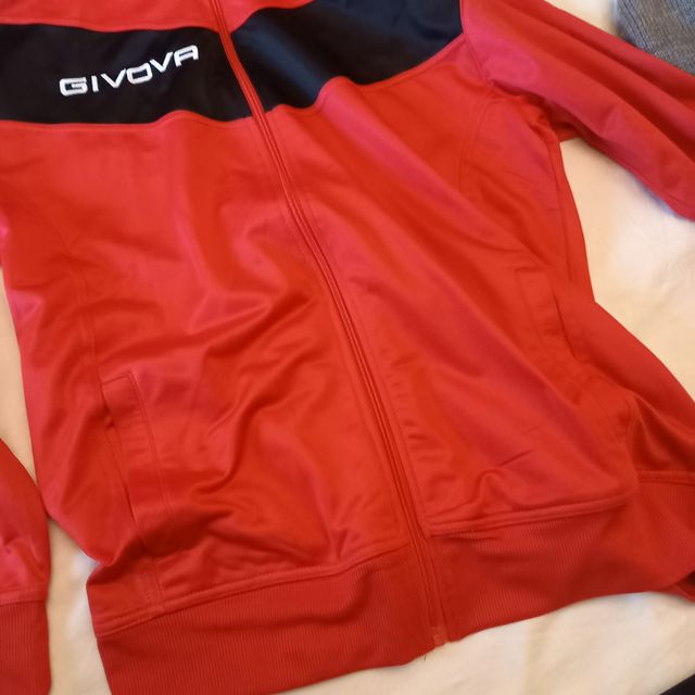 Maglia Sportiva GINOVA ➕️ pantaloni