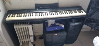Piano Thoman sp320 más mesa