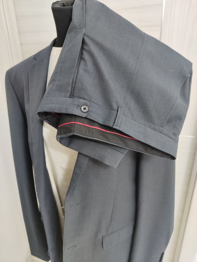 Abito completo giacca e pantalone grigio