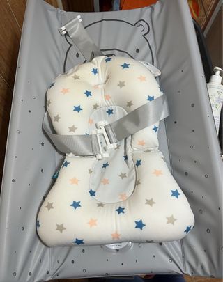 Cambiador de bebé y bañera