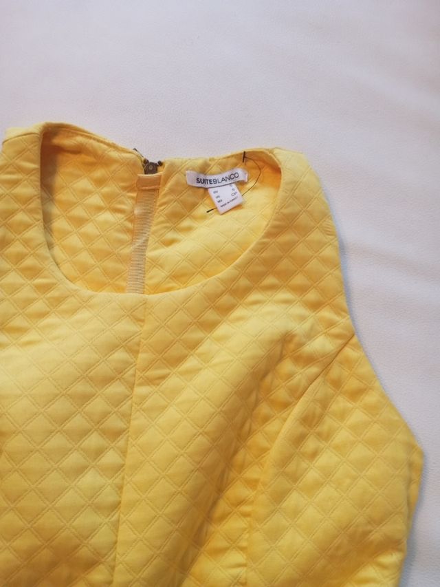 Vestido amarillo vuelo corto