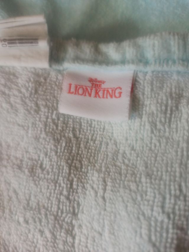 Toalla poncho del Rey León