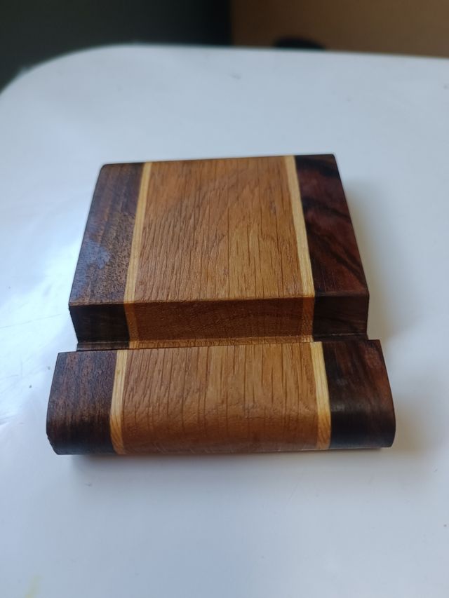 Soporte de madera para móvil