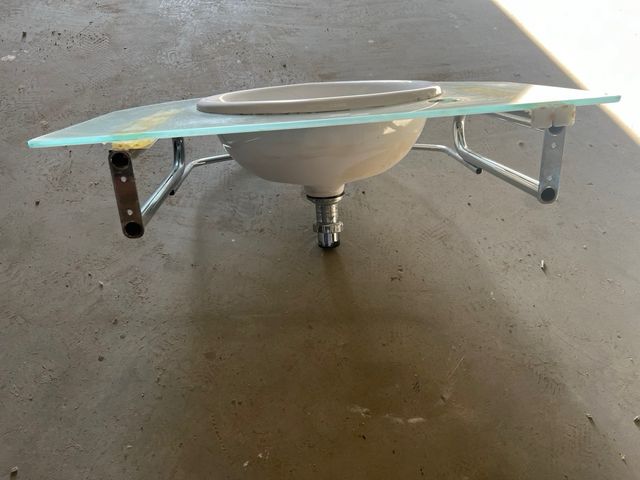 Lavabo con encimera de cristal