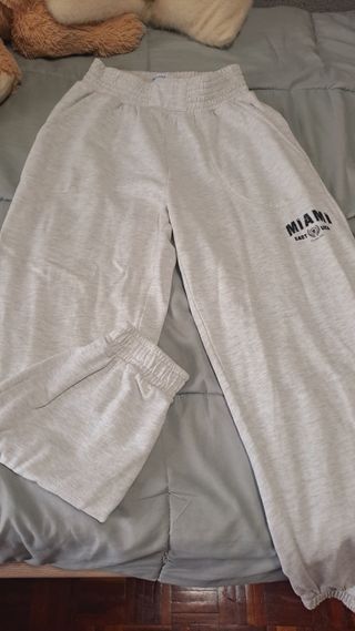 Chandal gris Bershka 