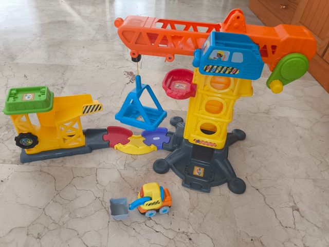 Grúa Tut Tut bólidos + escavadora 