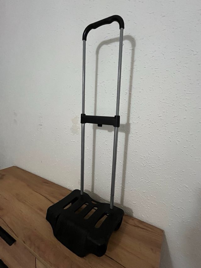 Porta Mochila con ruedas Marca Safta