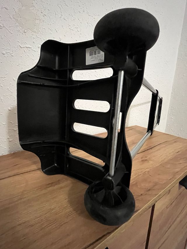 Porta Mochila con ruedas Marca Safta