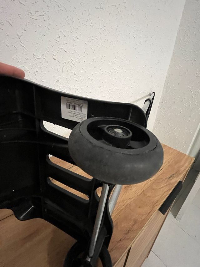 Porta Mochila con ruedas Marca Safta