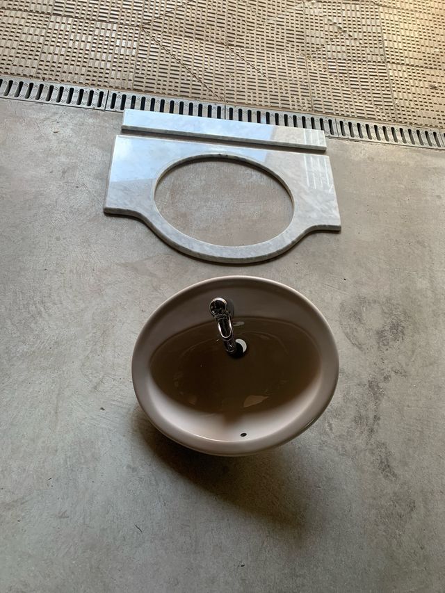 Lavabo roca modelo java con piedra marmol