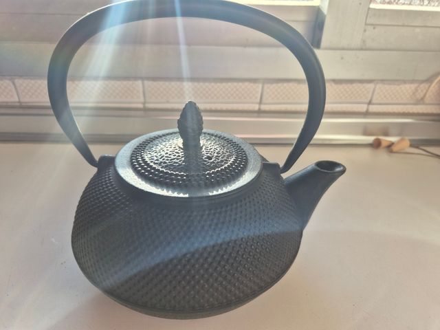 Tetera de acero forjado negra