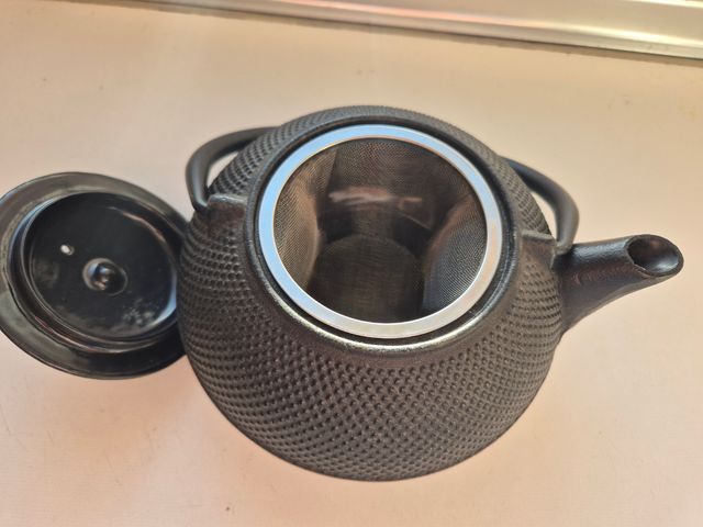 Tetera de acero forjado negra