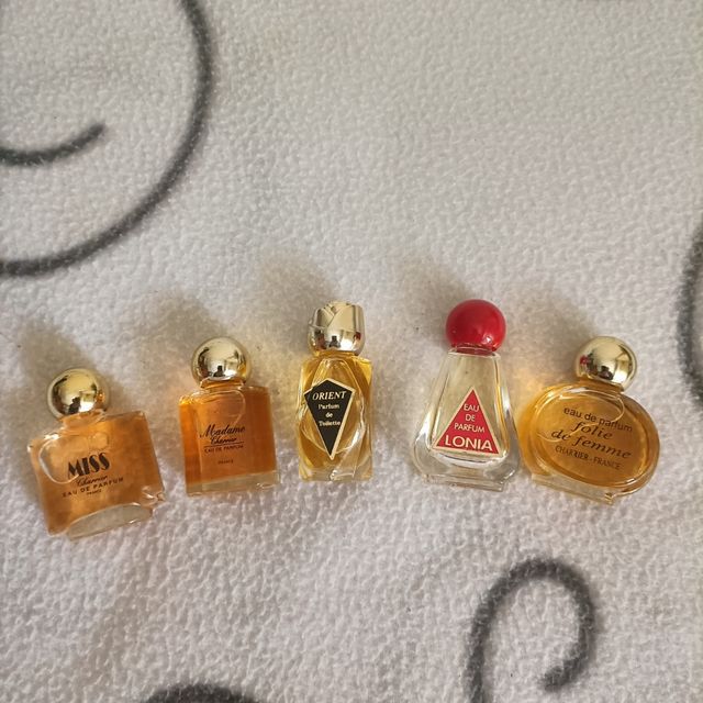 Perfumes miniatura.