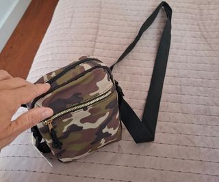 Bolso pequeño estampado militar