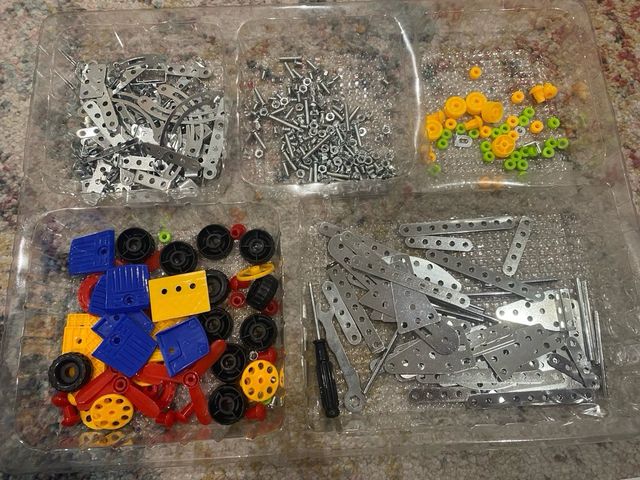 Juego tipo meccano de contruccion con metal