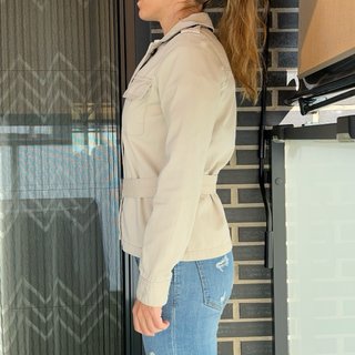 Chaqueta Parka/Trenca corta beige cinturón