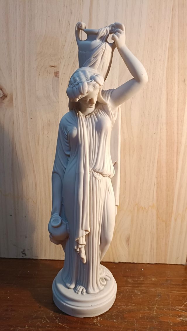 Figura de marmolina diosa de verano