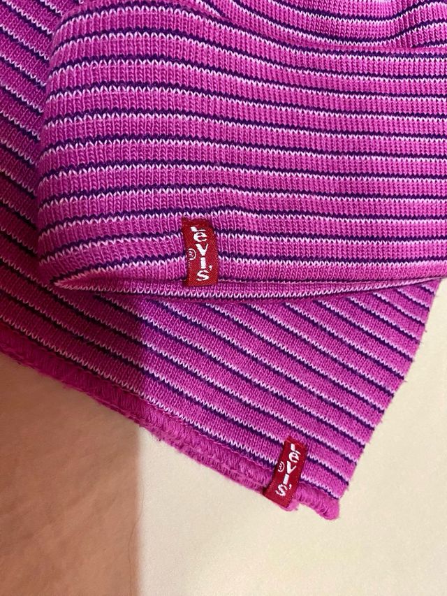 Conjunto LEVI’S bufanda y gorro.