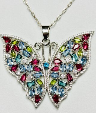 Colgante mariposa de gemas y cadena plata ley 925