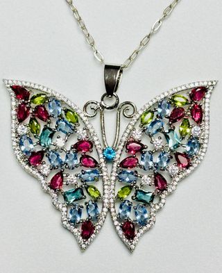 Colgante mariposa de gemas y cadena plata ley 925