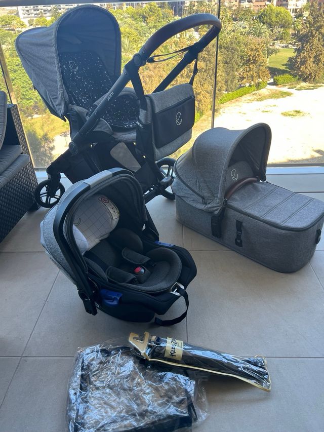 Jané Mumm + capazo + portabebé Koos iSize