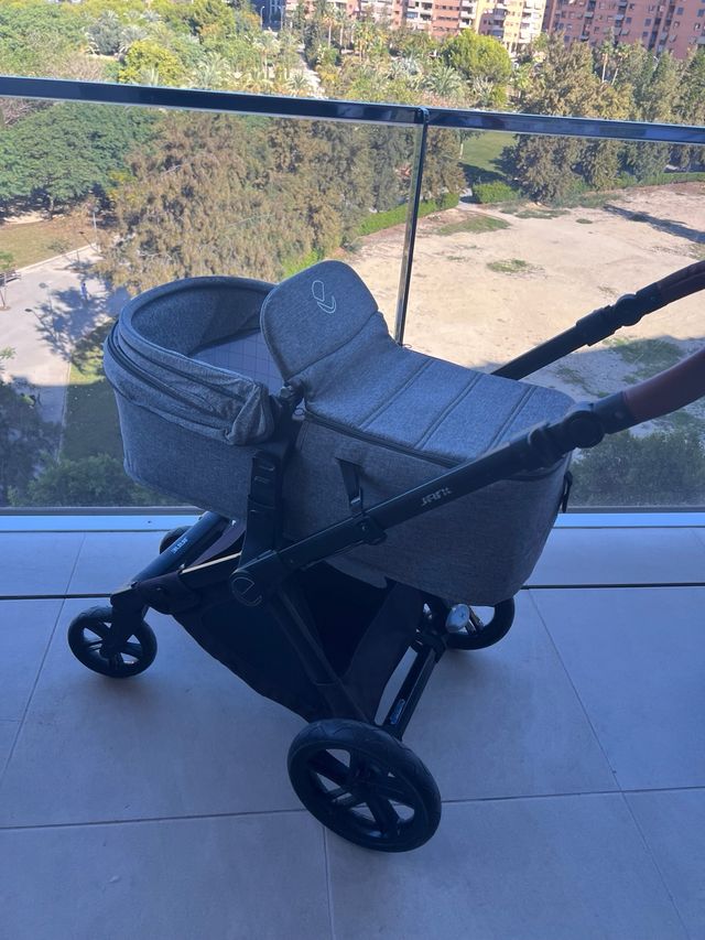 Jané Mumm + capazo + portabebé Koos iSize