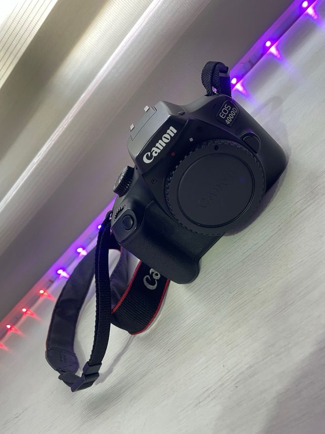 Camara Canon EOS 4000D