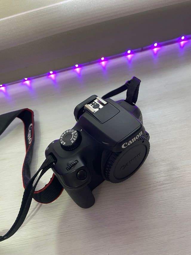 Camara Canon EOS 4000D