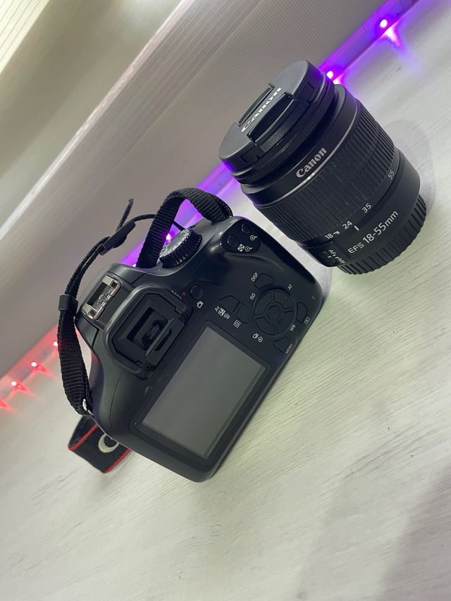 Camara Canon EOS 4000D con Objetivo 18-55mm