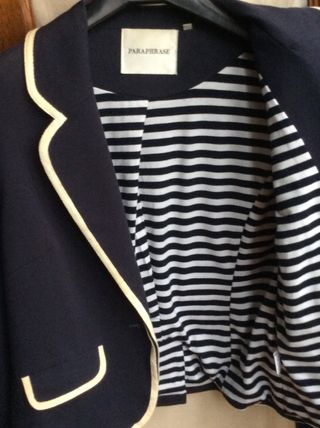 CHAQUETA AZUL MARINO  CON RIBETE EN BLANCO