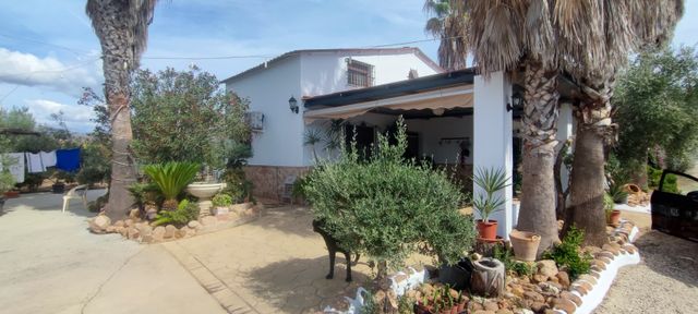 Se vende casa de campo  a 3 kilómetros de Andújar