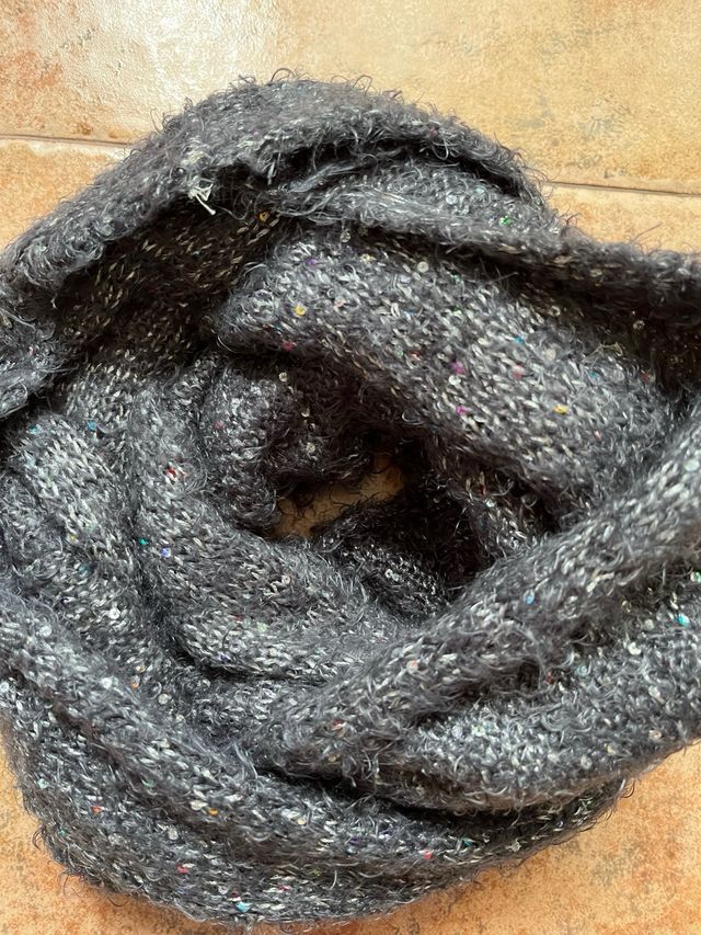 Cuello bufanda gris con brillos