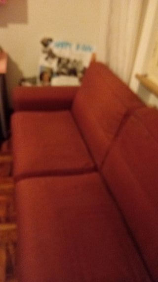 Divano tre posti rosso