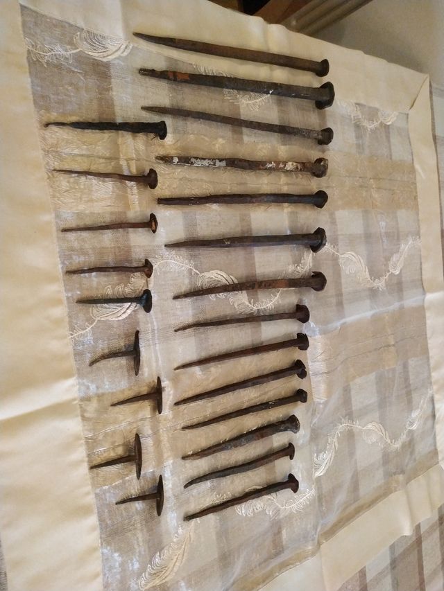 Chiodi molto antichi