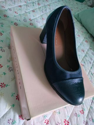 Zapato Tacón ancho azul. Talla 37