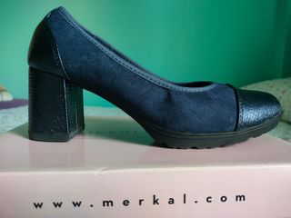 Zapato Tacón ancho azul. Talla 37