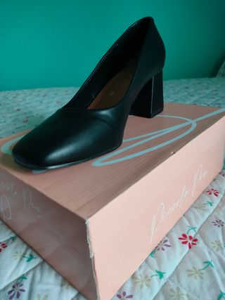 Zapato tacón ancho. Negro. Talla 38