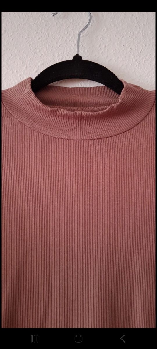 Blusa con manga transparente de lunares